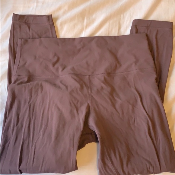 Lululemon leggings size 12 light mauve crop - Picture 4 of 4